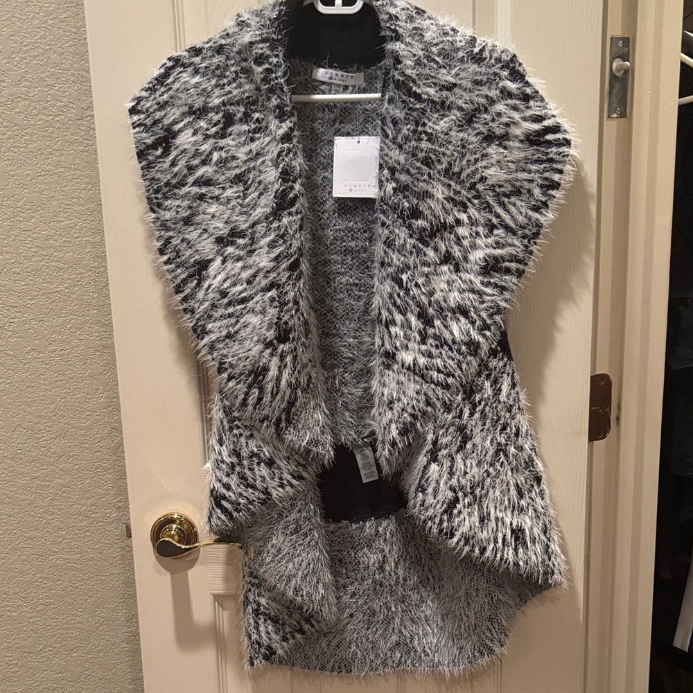 Liquid by Siono Faux Fur Open Front Vest size L/XL NWT